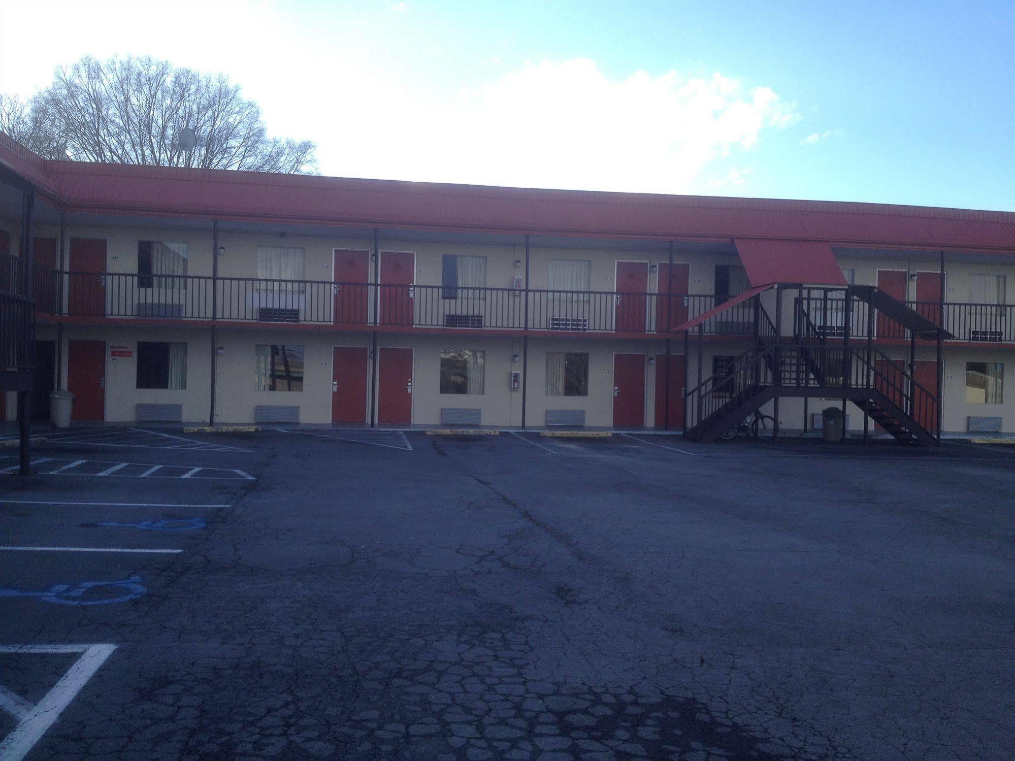 Executive Inn Calhoun Eksteriør billede